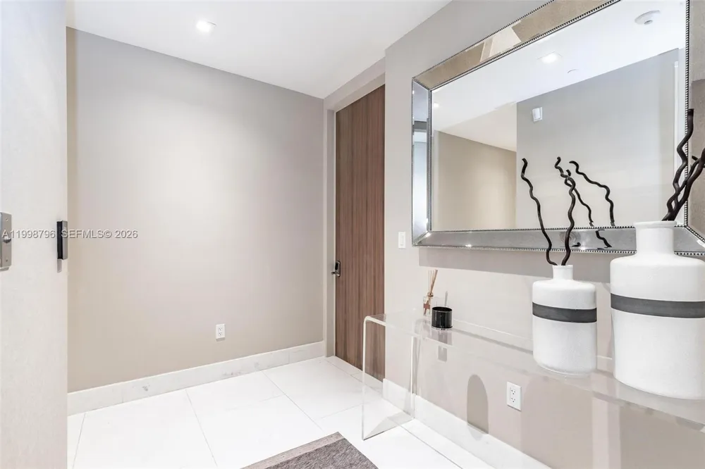 16901 Collins Ave #903 Sunny Isles Beach, FL 33160