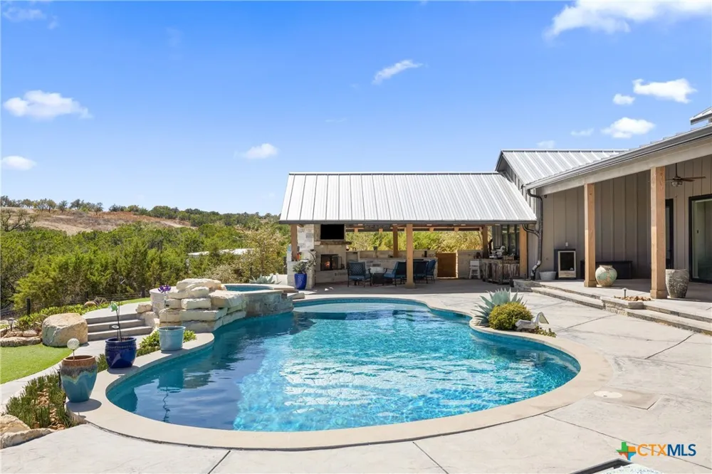2105 Legacy Hills Drive Johnson City, TX 78636