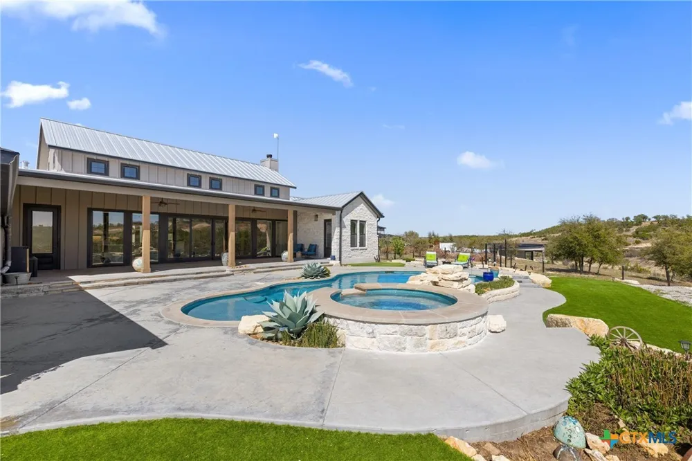 2105 Legacy Hills Drive Johnson City, TX 78636
