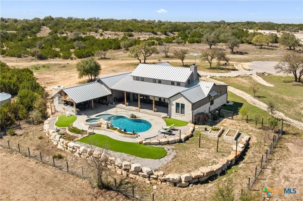 2105 Legacy Hills Drive Johnson City, TX 78636