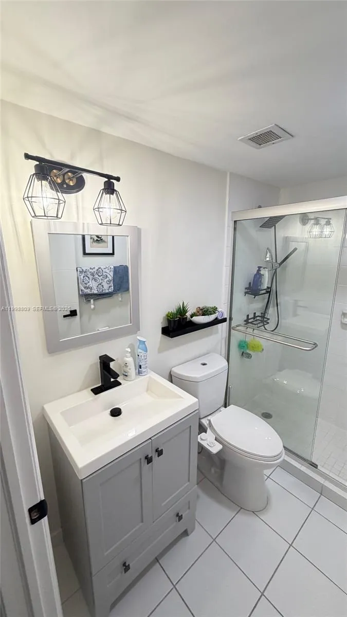 1965 S Ocean Dr #5D Hallandale Beach, FL 33009