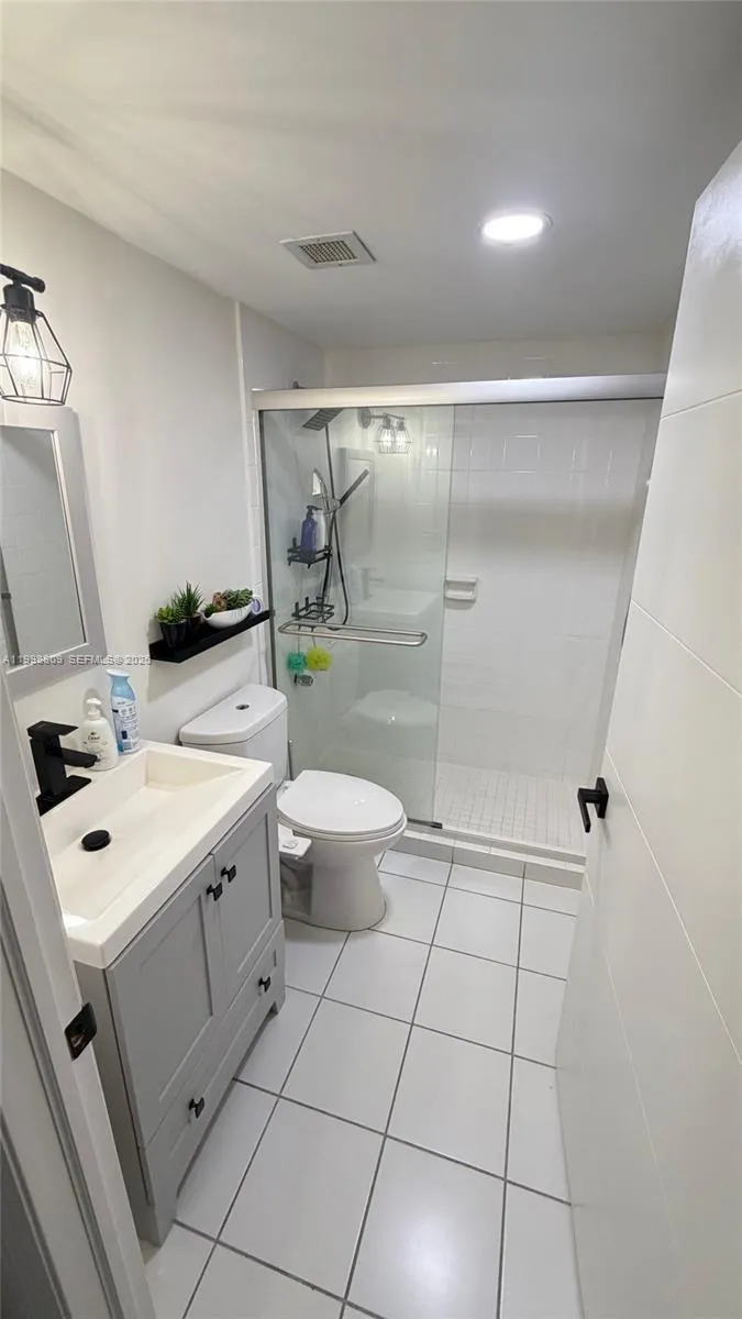 1965 S Ocean Dr #5D Hallandale Beach, FL 33009