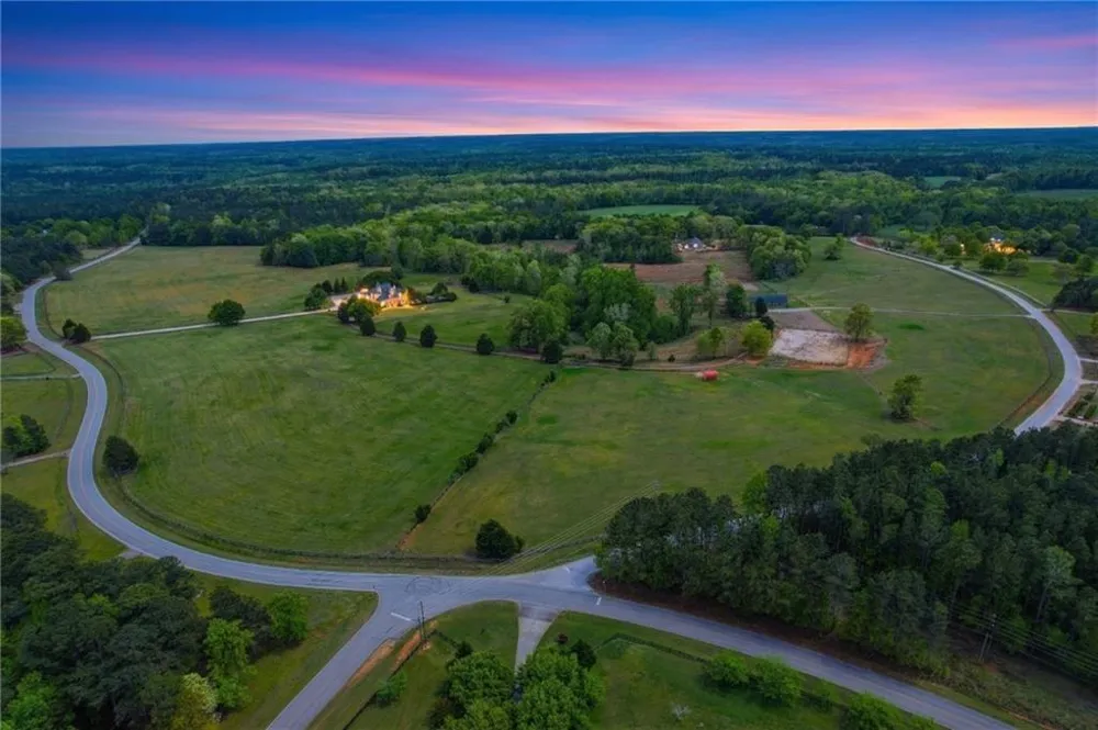 1202 Hodges Circle Mansfield, GA 30055