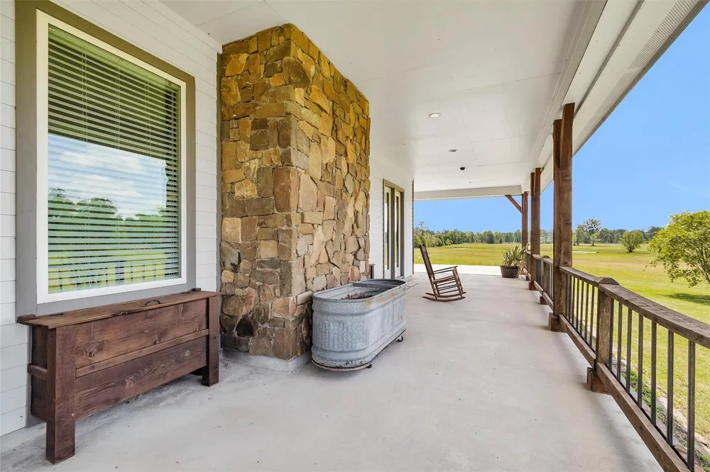 15586 Highway 105 E Conroe, TX 77306