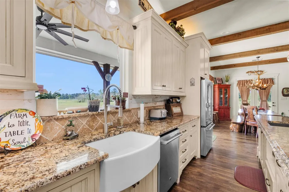 15586 Highway 105 E Conroe, TX 77306
