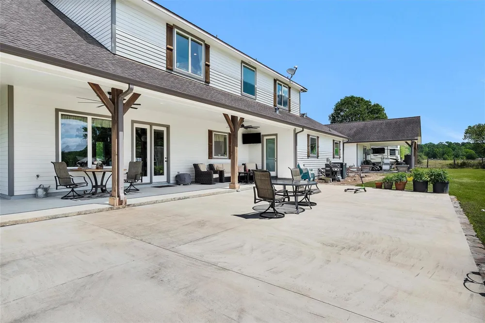 15586 Highway 105 E Conroe, TX 77306