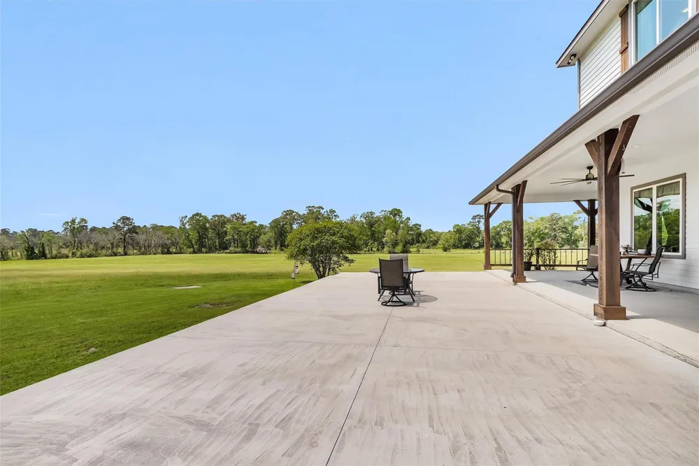 15586 Highway 105 E Conroe, TX 77306