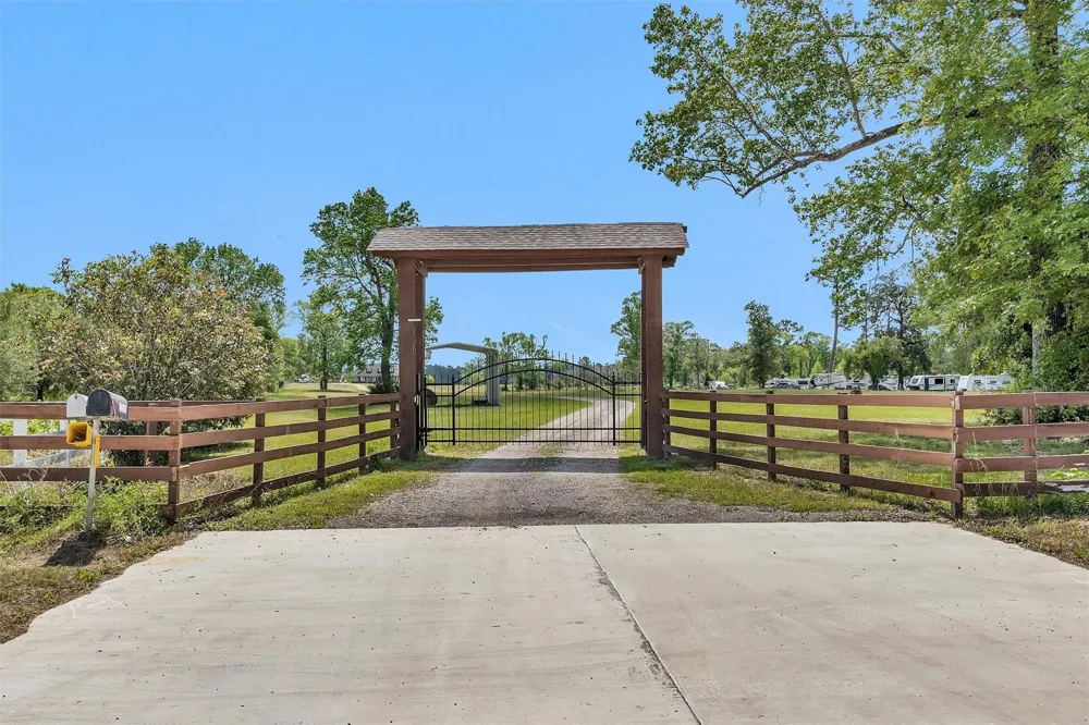 15586 Highway 105 E Conroe, TX 77306