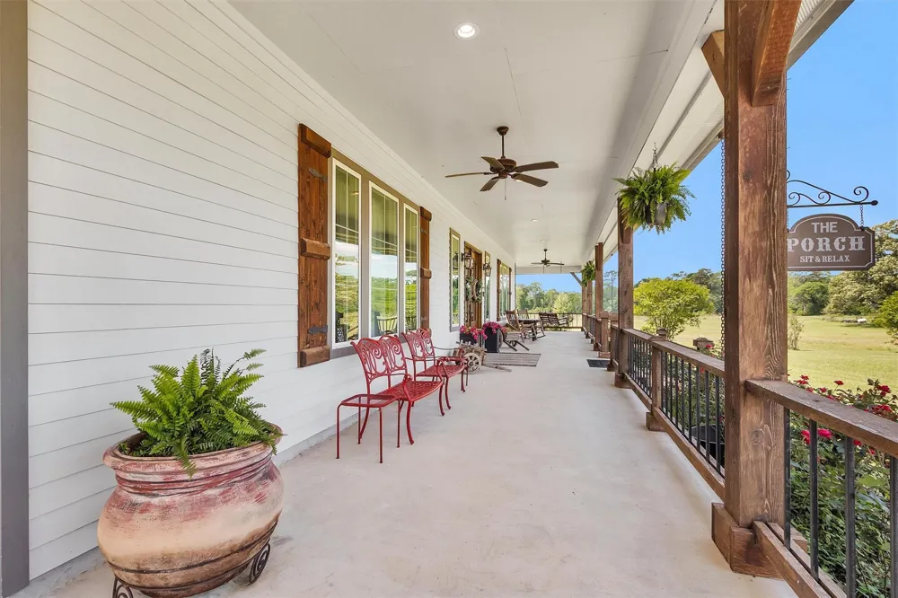 15586 Highway 105 E Conroe, TX 77306