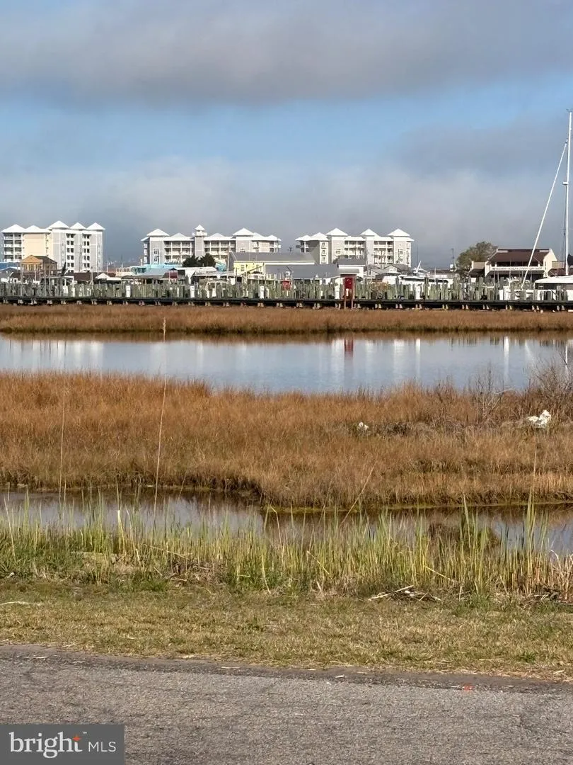 18 HAMMOCK POINT Crisfield, MD 21817