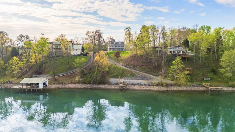 325 Russell Lane Decatur, TN 37322