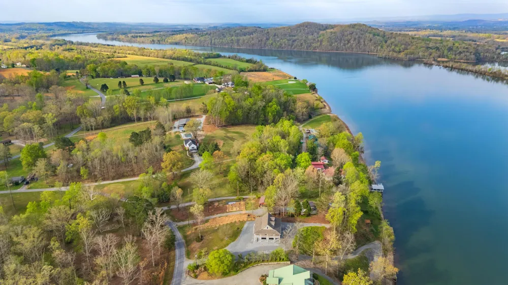 325 Russell Lane Decatur, TN 37322