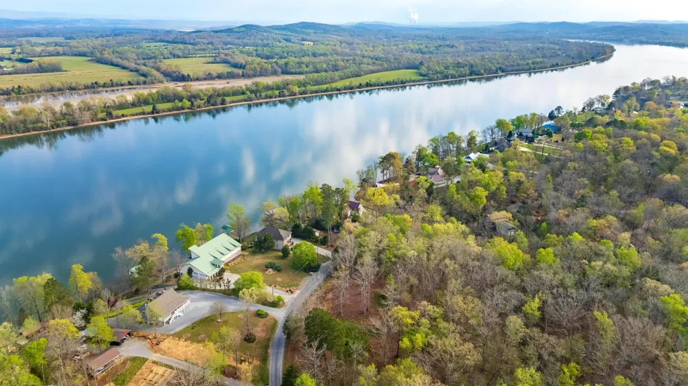 325 Russell Lane Decatur, TN 37322