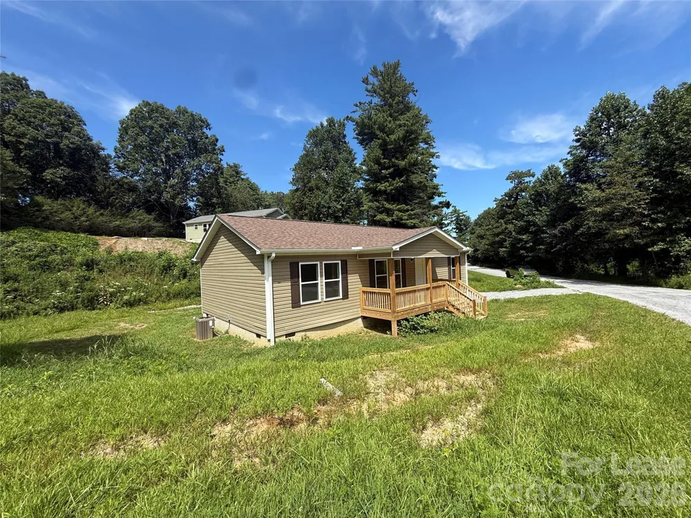 204 Oscelake Way Hendersonville, NC 28739