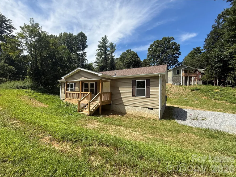 204 Oscelake Way Hendersonville, NC 28739