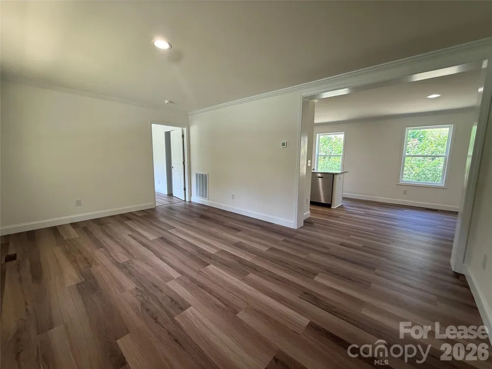 204 Oscelake Way Hendersonville, NC 28739