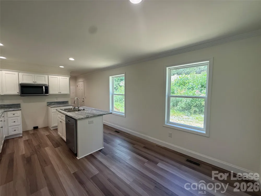 204 Oscelake Way Hendersonville, NC 28739