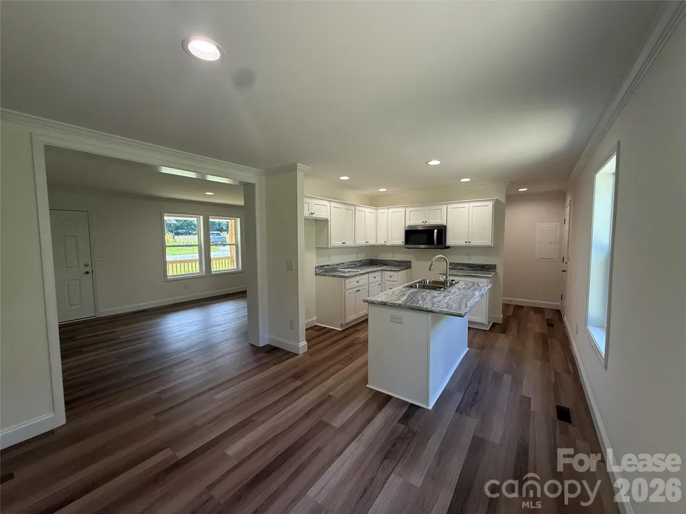 204 Oscelake Way Hendersonville, NC 28739
