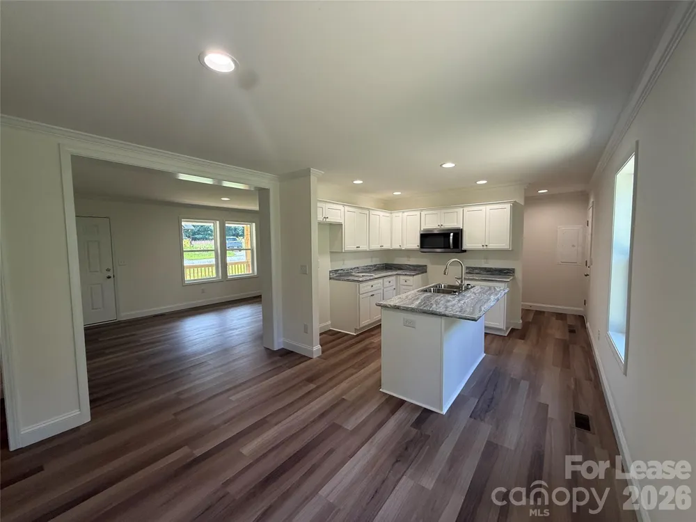 204 Oscelake Way Hendersonville, NC 28739