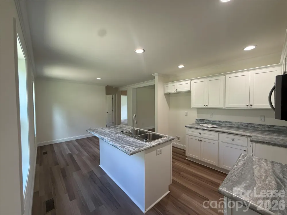 204 Oscelake Way Hendersonville, NC 28739