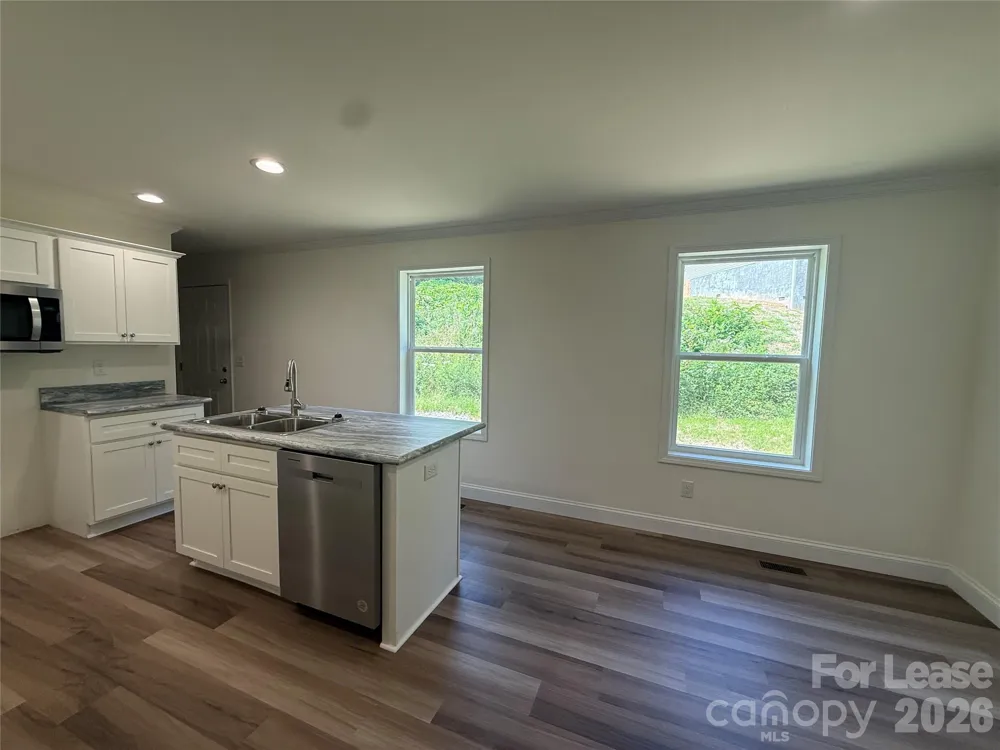 204 Oscelake Way Hendersonville, NC 28739