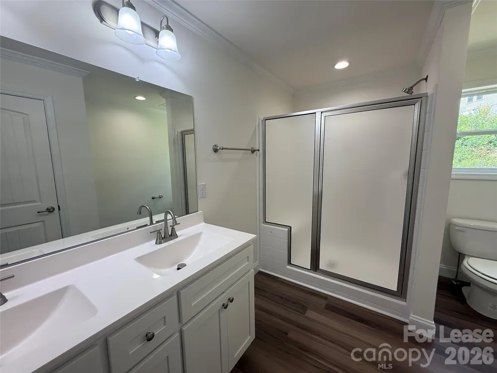 204 Oscelake Way Hendersonville, NC 28739