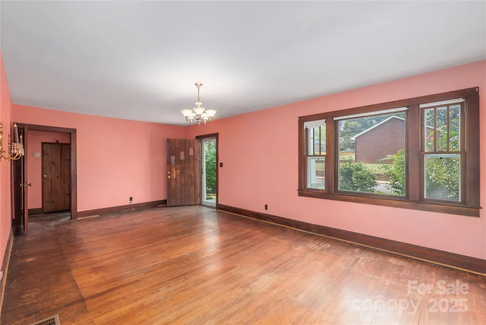 589 Pisgah Drive Canton, NC 28716