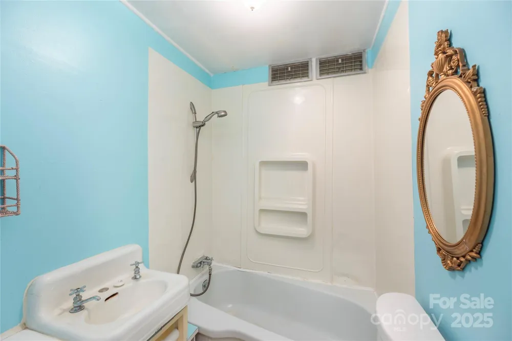 589 Pisgah Drive Canton, NC 28716