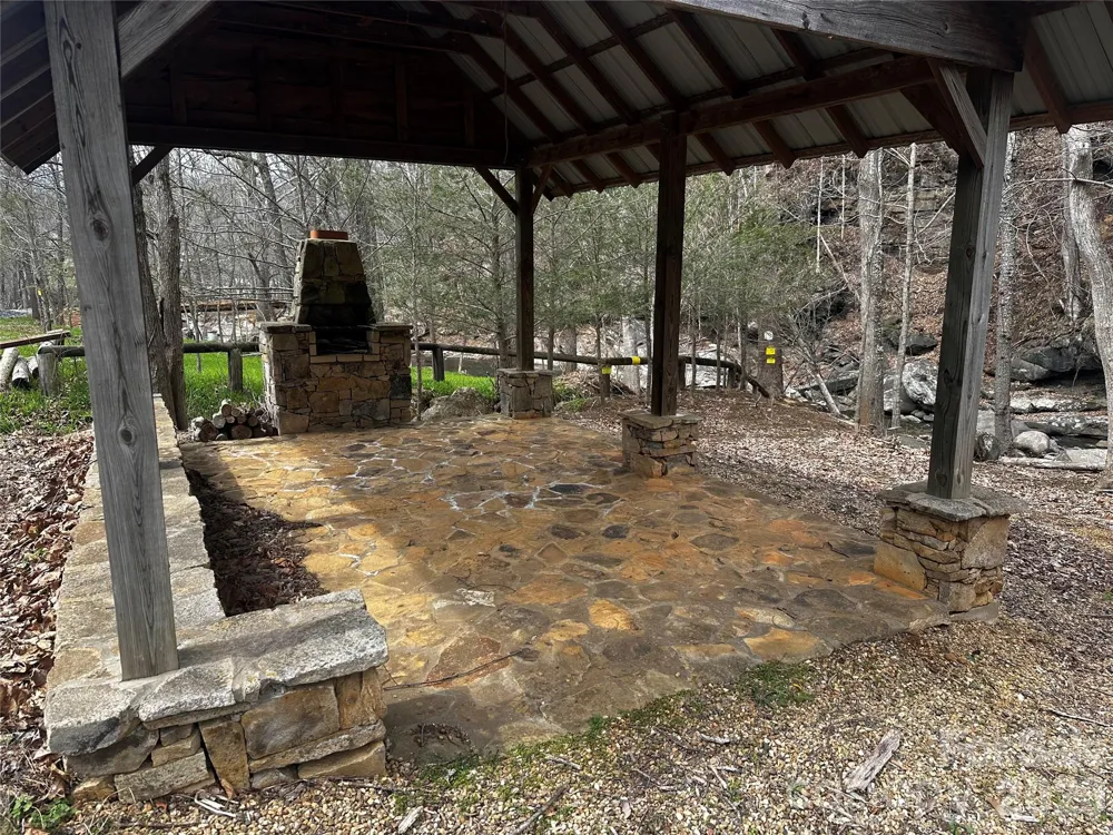 00 Bear Ridge Road Bakersville, NC 28705