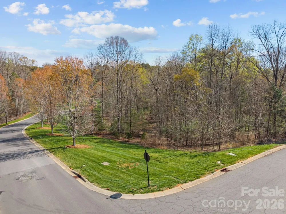 2001 Beauhaven Lane Belmont, NC 28012
