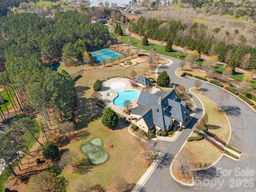 2001 Beauhaven Lane Belmont, NC 28012