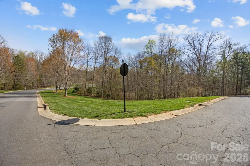 2001 Beauhaven Lane Belmont, NC 28012