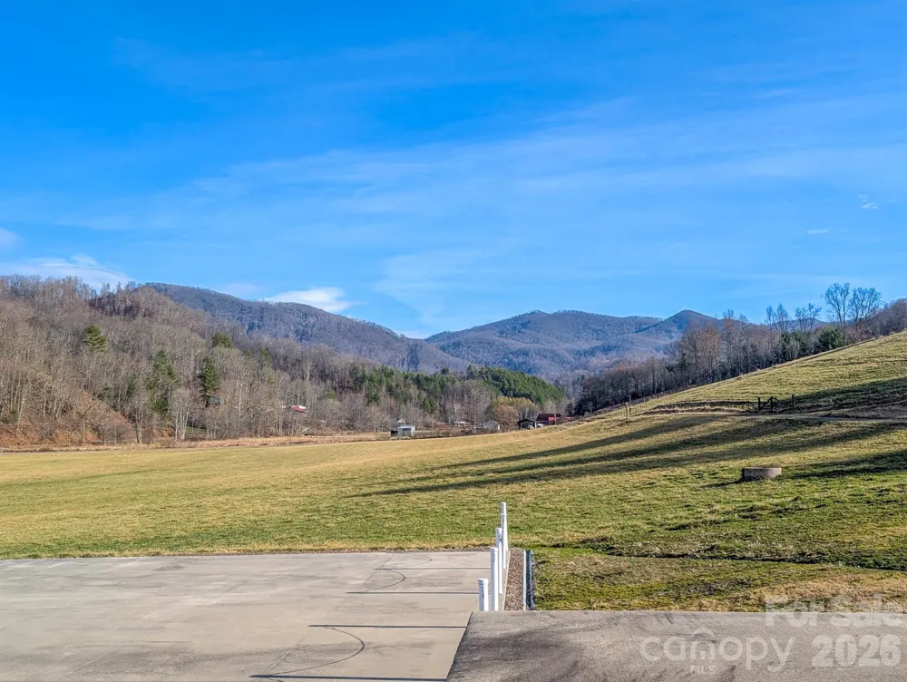 124 Shootout Lane Burnsville, NC 28714