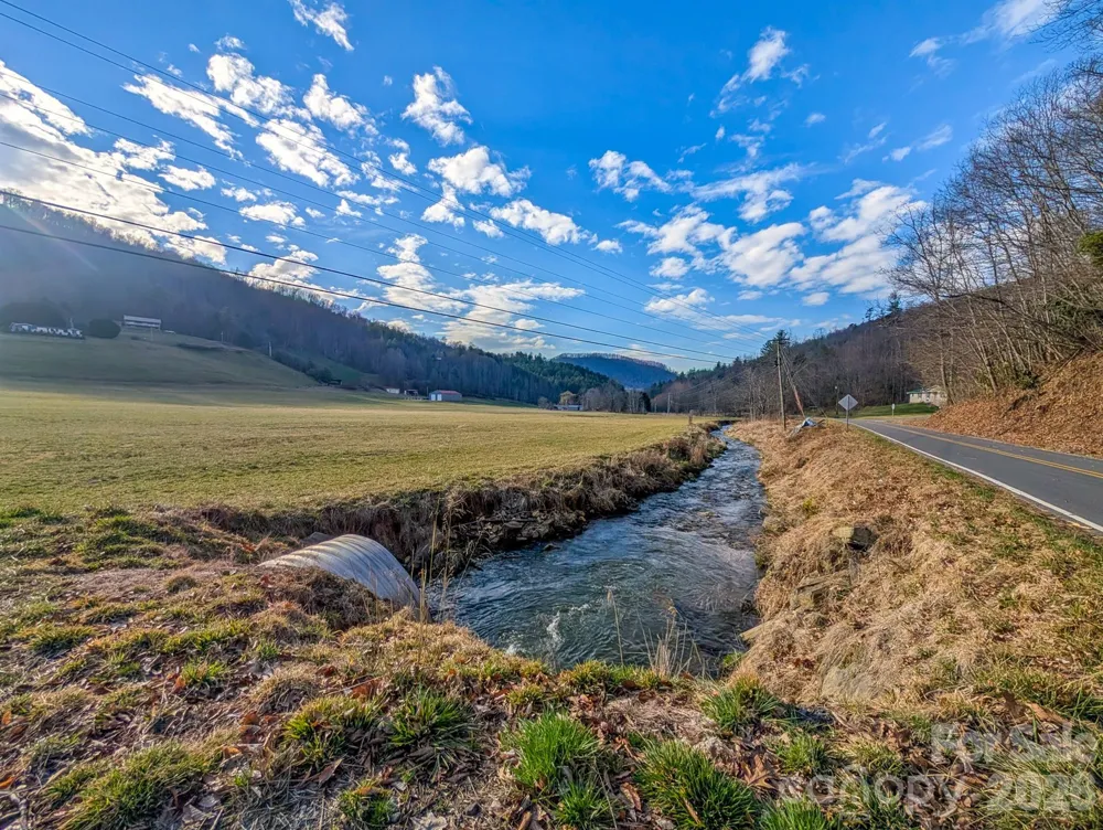124 Shootout Lane Burnsville, NC 28714