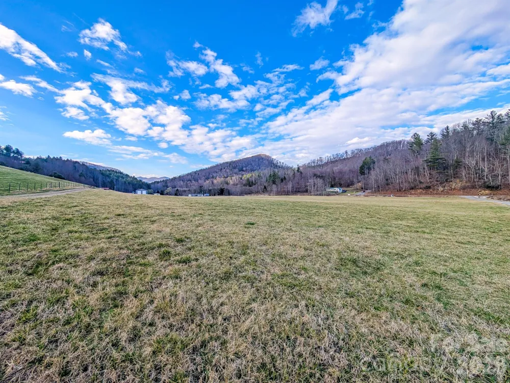 124 Shootout Lane Burnsville, NC 28714