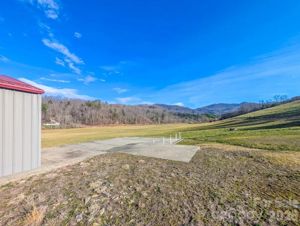 124 Shootout Lane Burnsville, NC 28714