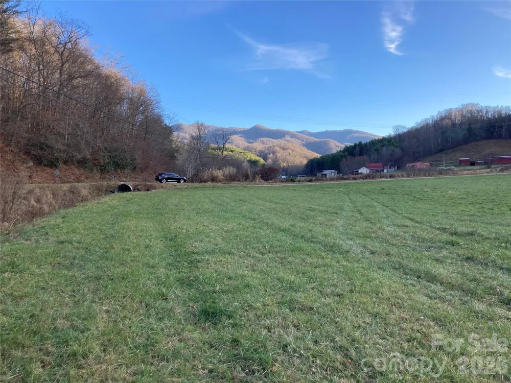 124 Shootout Lane Burnsville, NC 28714