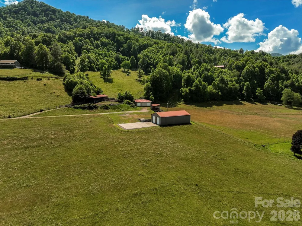 124 Shootout Lane Burnsville, NC 28714