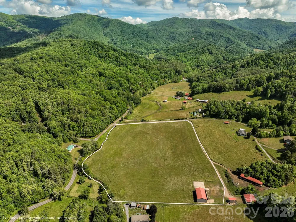 124 Shootout Lane Burnsville, NC 28714