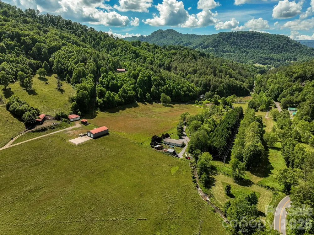 124 Shootout Lane Burnsville, NC 28714