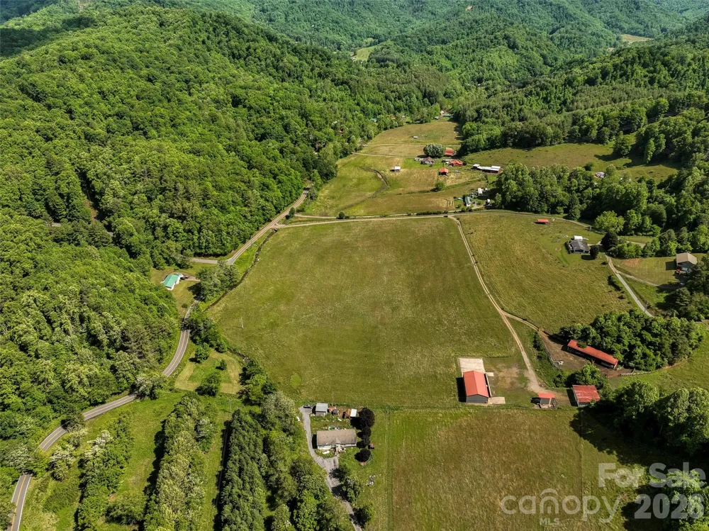 124 Shootout Lane Burnsville, NC 28714