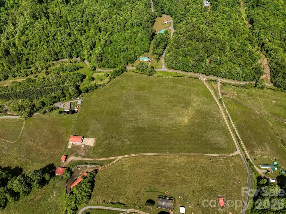 124 Shootout Lane Burnsville, NC 28714