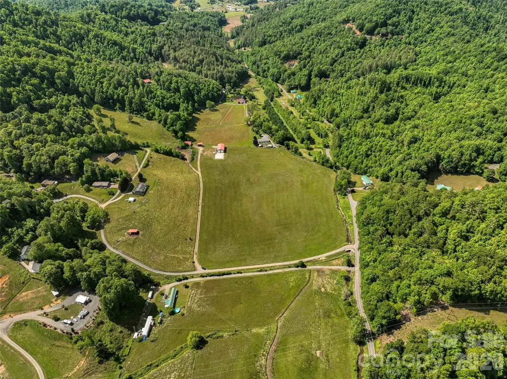 124 Shootout Lane Burnsville, NC 28714