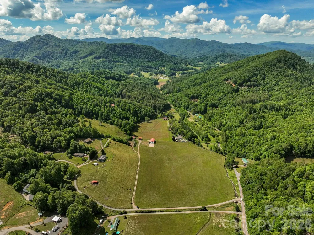 124 Shootout Lane Burnsville, NC 28714