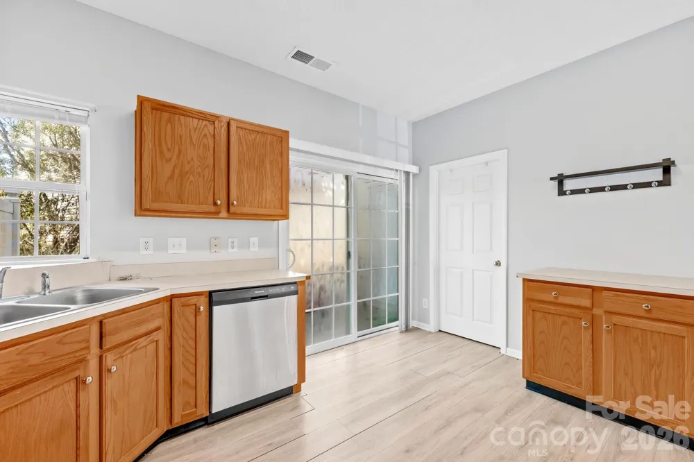 2823 Summergrove Court Matthews, NC 28105