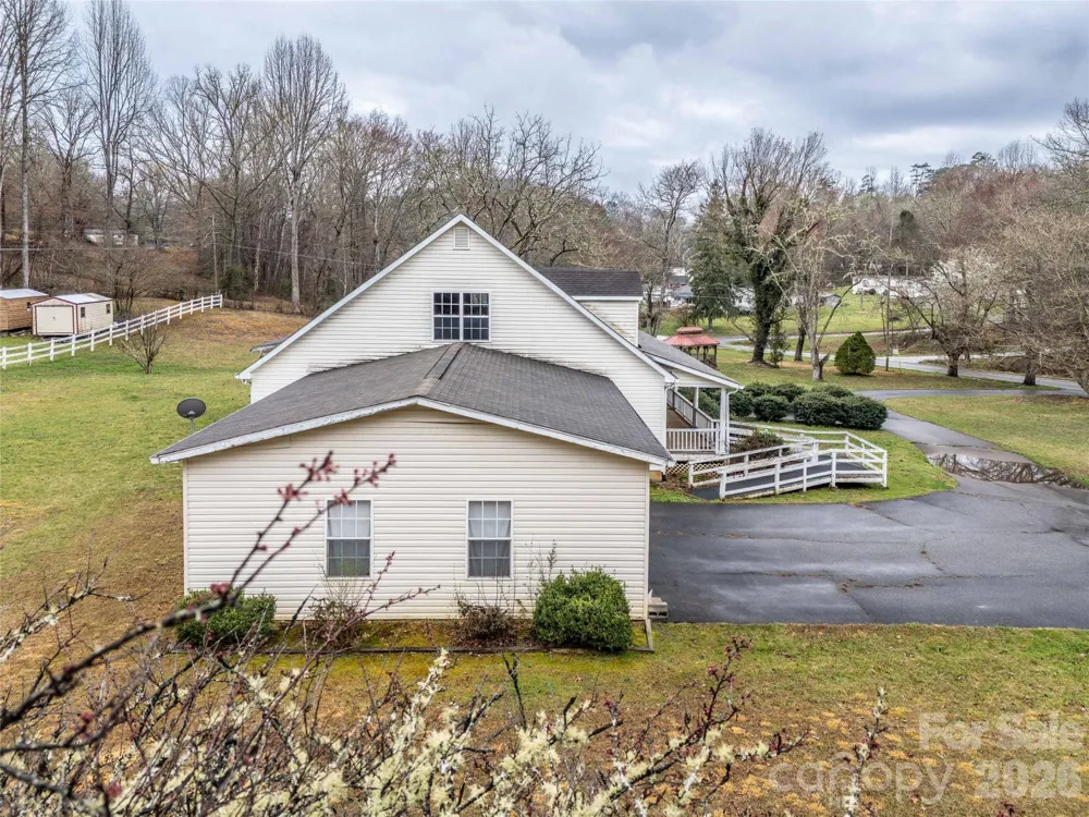 1564 Camp Creek Road Whittier, NC 28789