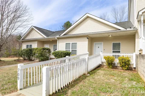 709 Villas Court