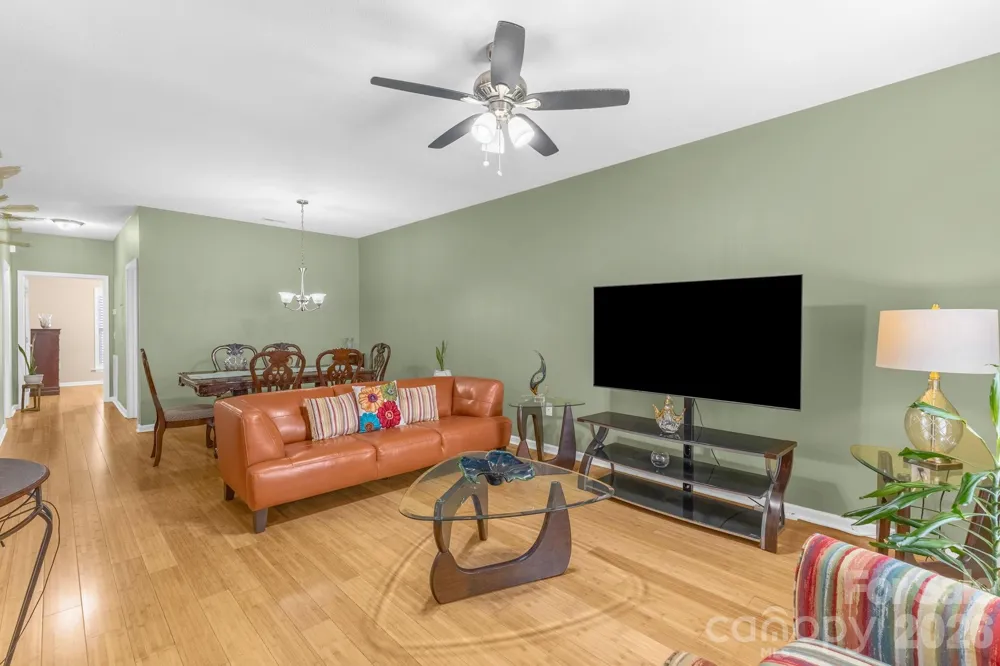 709 Villas Court Asheville, NC 28806