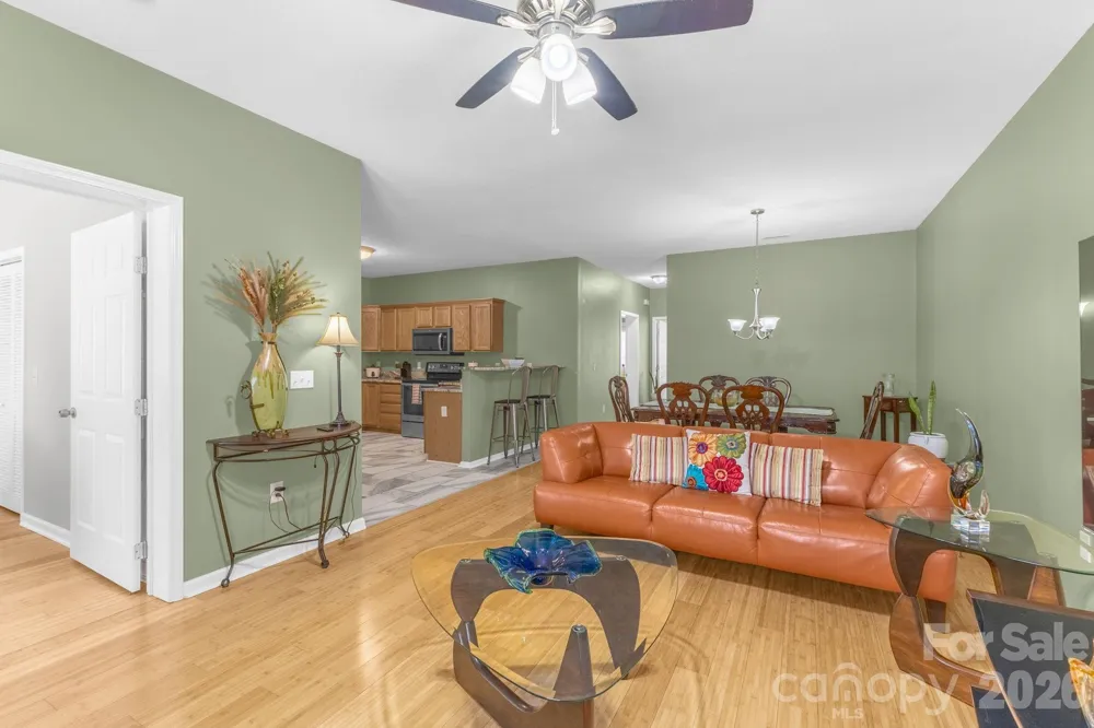 709 Villas Court Asheville, NC 28806