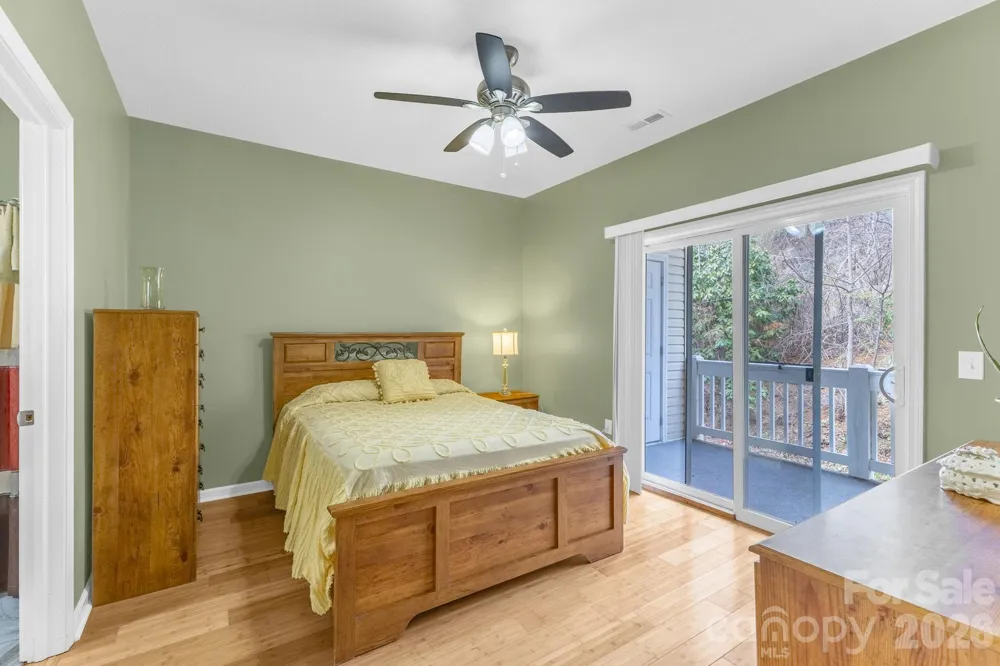 709 Villas Court Asheville, NC 28806